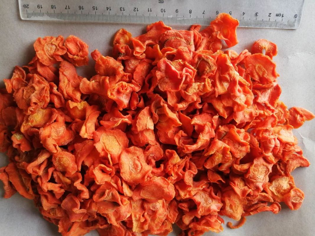 تراشه هویج خشک نارنجی با رنگ نارنجی و ذخیره سازی محل خنک خشک 10 * 10 * 3 میلی متر HALAL